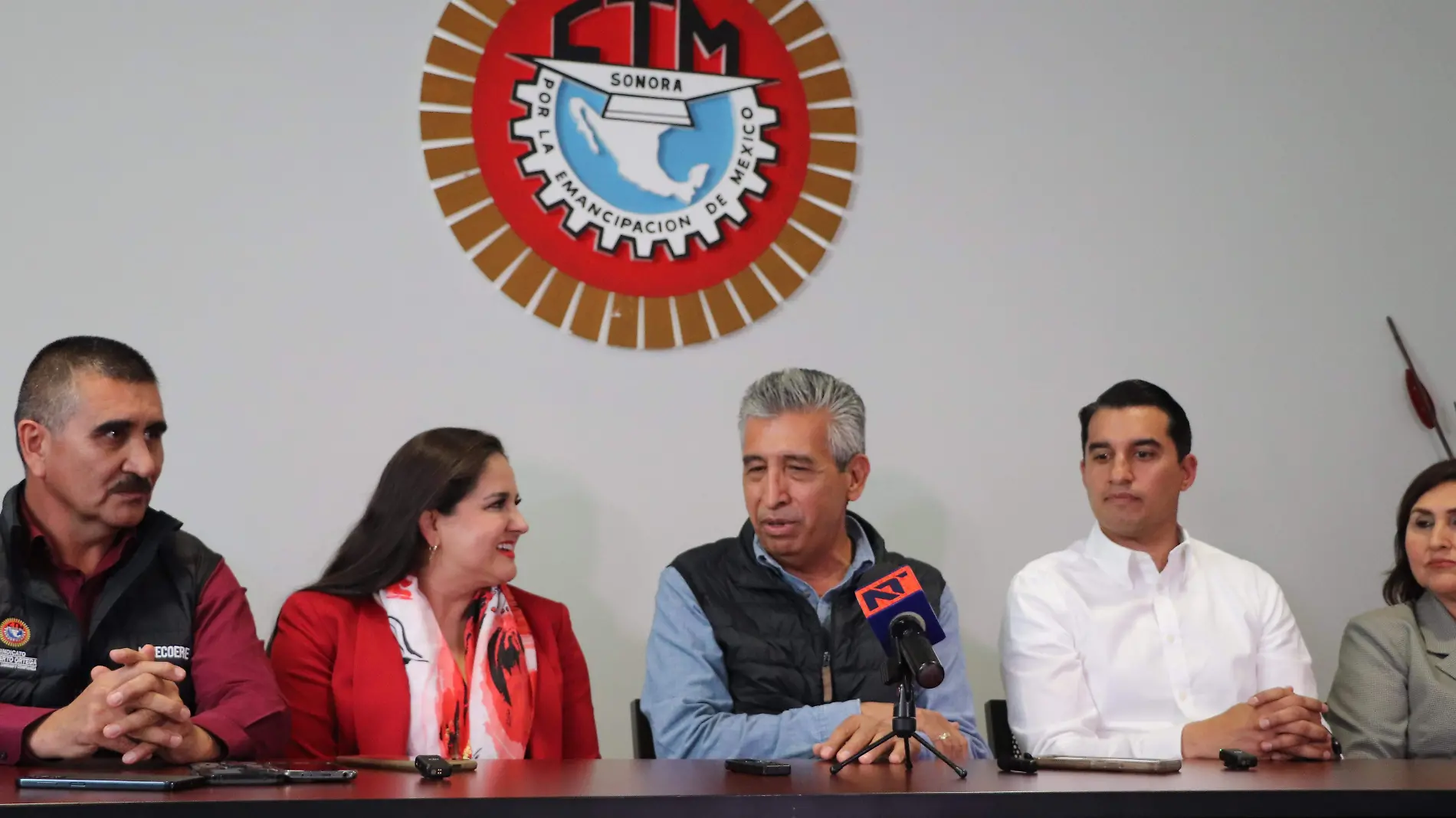 Célida López y Froylán Gámez se reúnen con integrantes de la CTM 